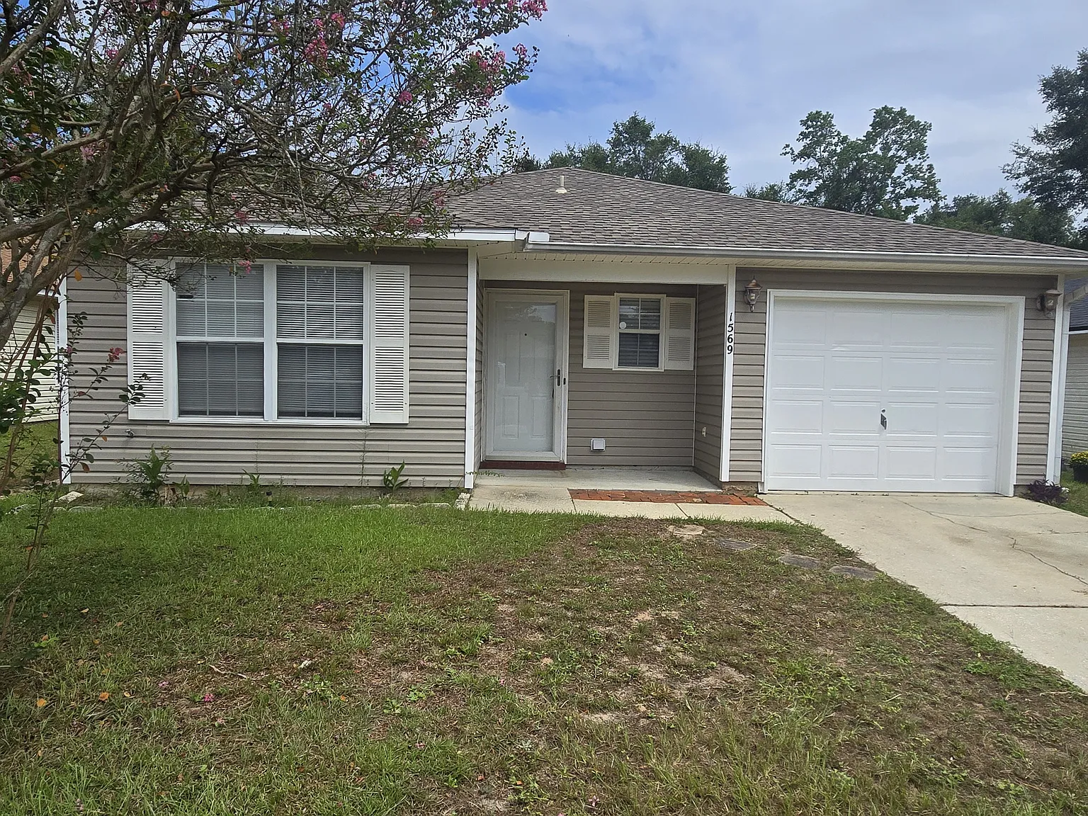 3 bed, 1326 sqft, $1,750 — Photo 1
