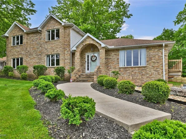 14369 E Bagley Rd, Middleburg Heights, OH 44130
