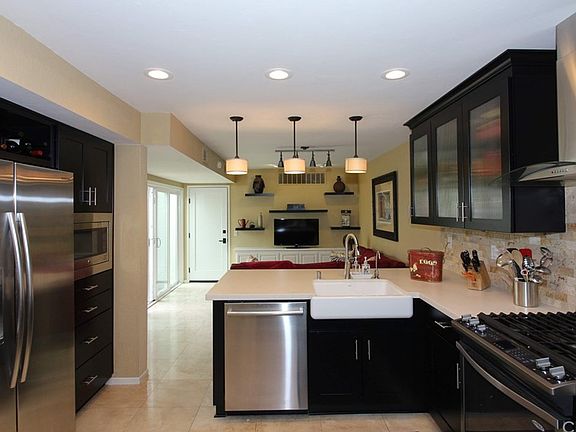 3rd image of 17 Canyon Crest Dr