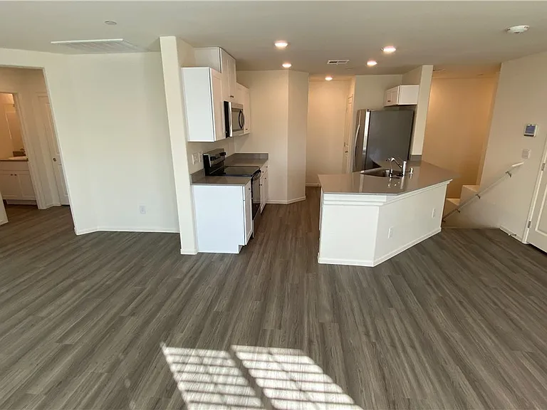 7850 Aurora Sky St — Photo 6