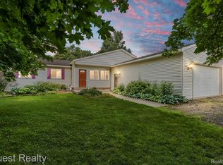 9181 Sherwood Dr, Davisburg, MI