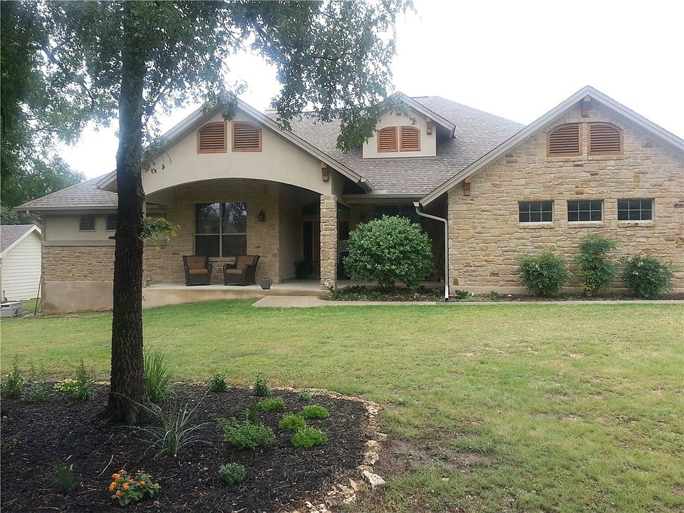 2nd image of 115 Stable Oaks Dr