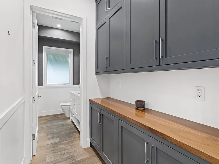 4435 Stansbury Ave — Photo 23
