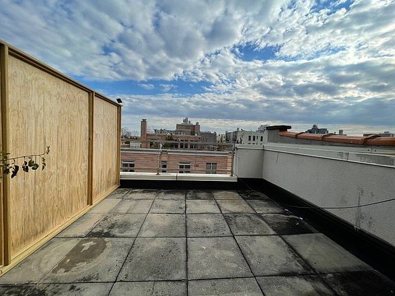 5th image of 310 Bedford Ave APT 4A