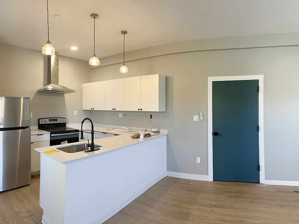 1st image of 15094 Point Lookout Rd #4