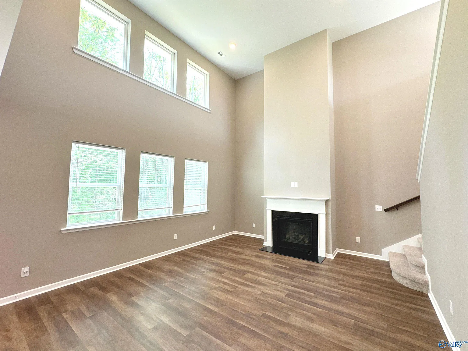 4 bed, 3.0 bath, 2502 sqft, $2,350 — Photo 4