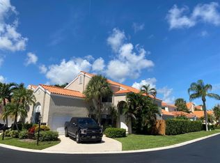2579 La Lique Cir, Palm Beach Gardens, FL 33410