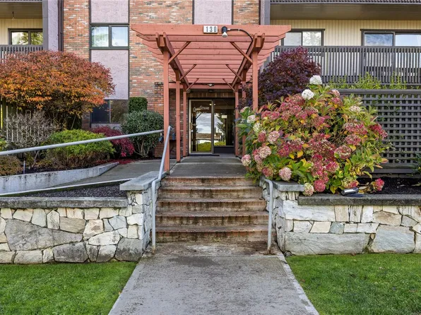 130 Sunningdale Rd E #202, Qualicum Beach, BC V9K 1P6
