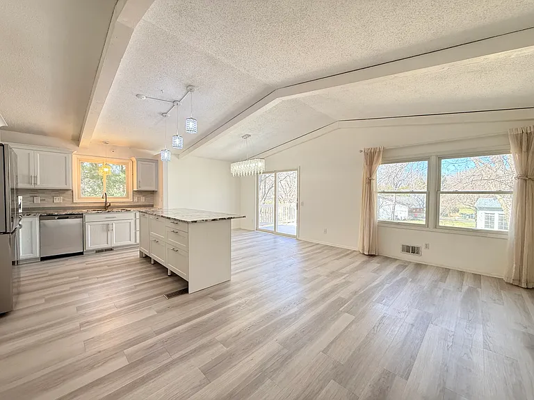 18056 S Shore Ln W — Photo 4