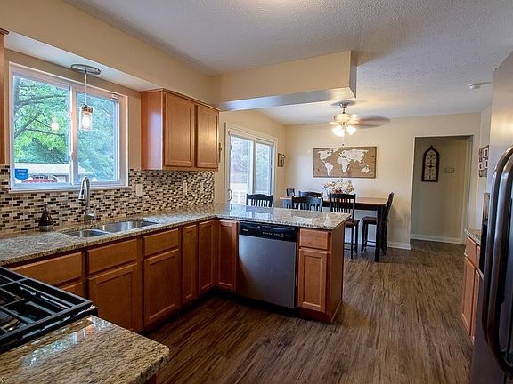 The Kitchen and Dining area are updated nicely with luxury vinyl floors and neutral decor.  The stainless steel Kitchen applianc