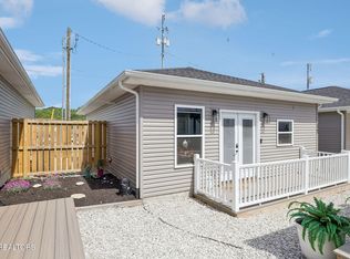325 7th St, Rocky Top, TN 37769