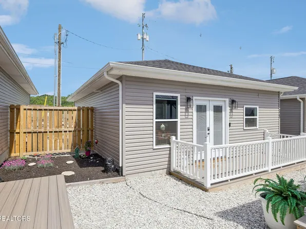 325 7th St, Rocky Top, TN 37769