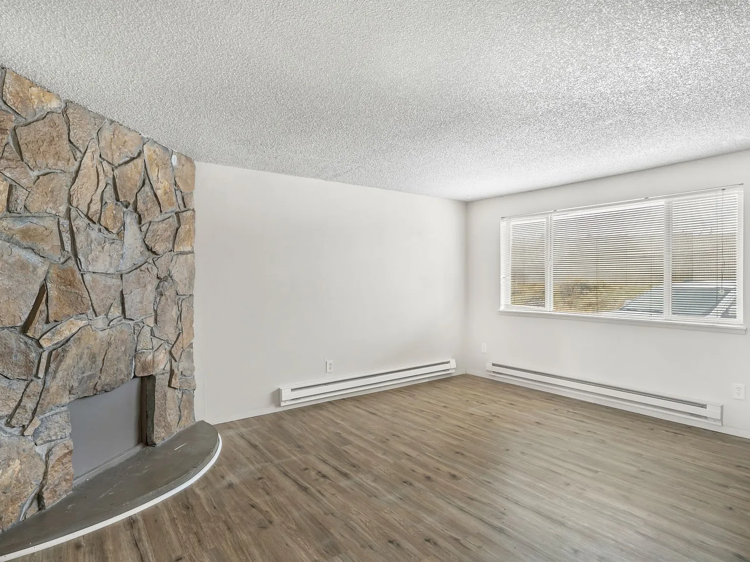 $500 Off RENT! Conveniently Located 2 Bedroom Townhome Style Apartment! — Photo 4