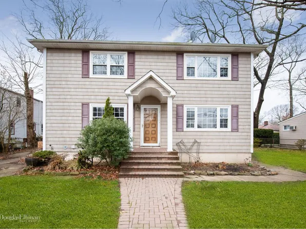 269 Waldo St, Copiague, NY 11726