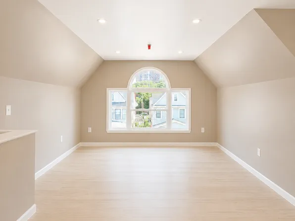 133 Pearsall Ave #4, Jersey City, NJ 07305