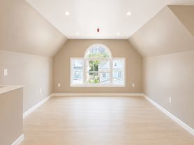 133 Pearsall Ave, Jersey City, NJ
