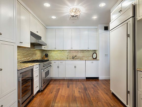 4th image of 2150 Broadway #8D