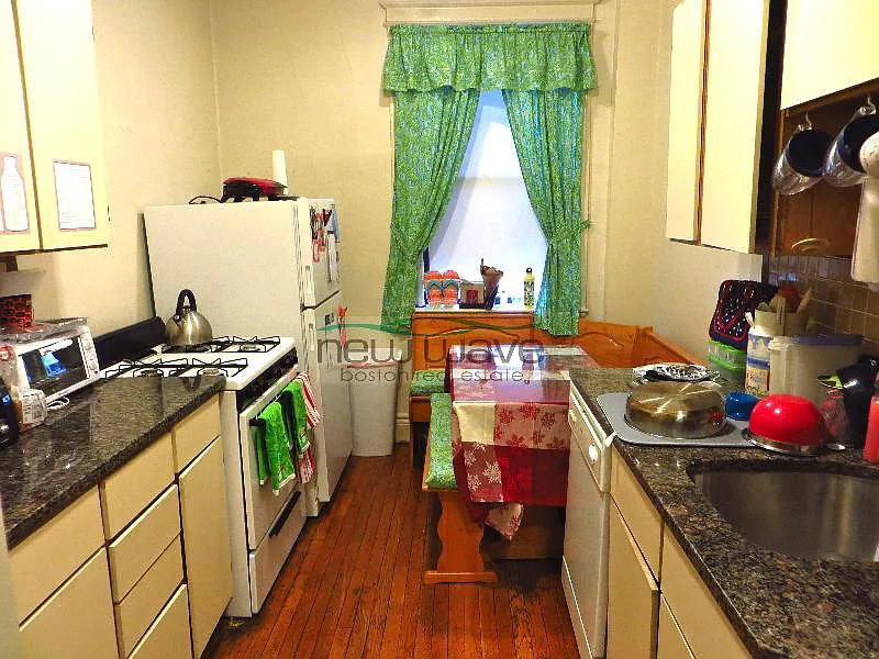 1 bed, 550 sqft, $2,700 — Photo 3