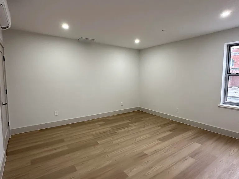 215 Main St #202 — Photo 8