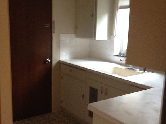 3rd image of 108 E Rockwood Blvd APT 3