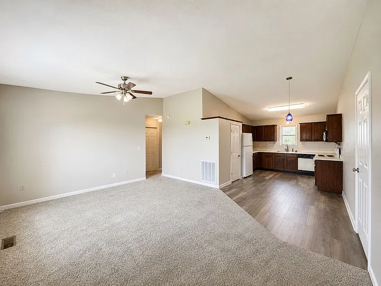 11 Fox Run Ln — Photo 2