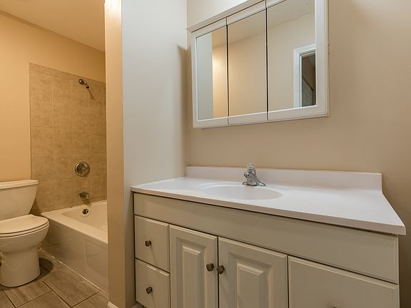 3rd image of 864 Winesap Ct APT 105