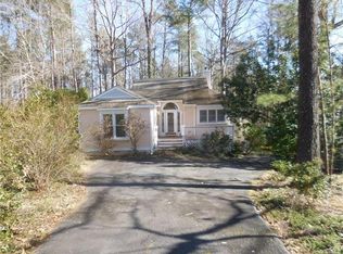 5605 Woods Walk Rd, Midlothian, VA 23112