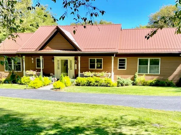 270 Hawks Nest Rd, Central City, PA 15926