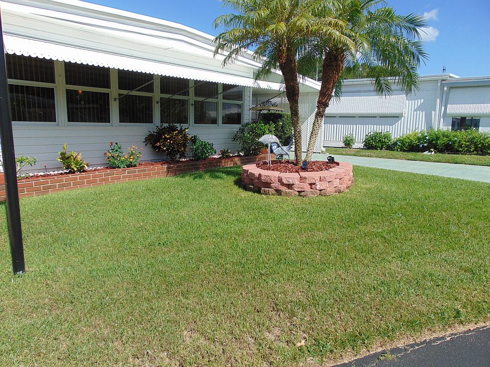 2nd image of 126 Holiday Ln