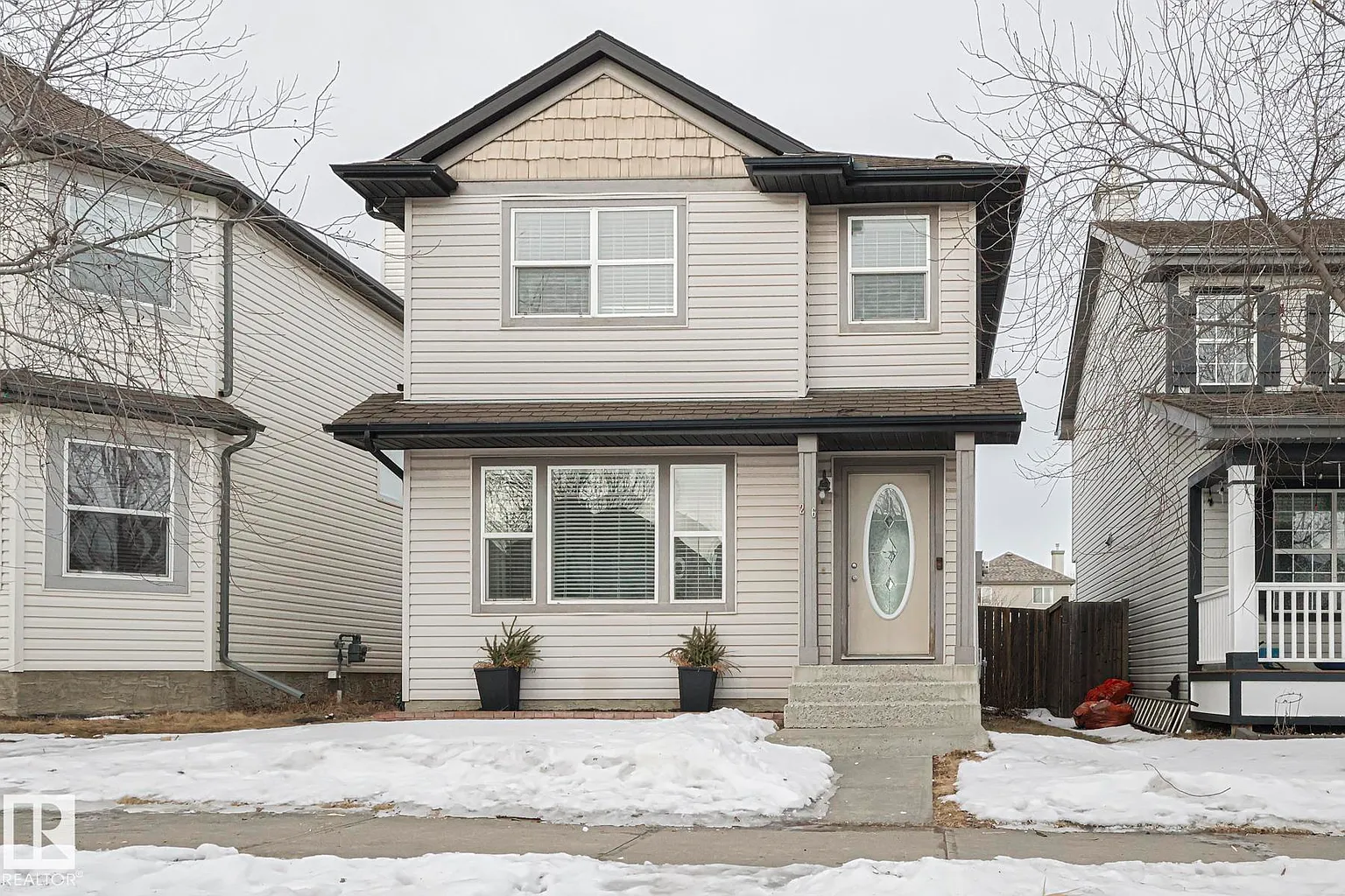 26 Summerland Way photo 1