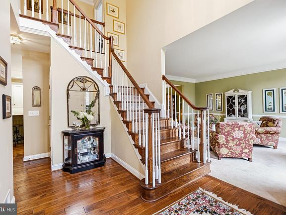 3rd image of 16405 Upbrook Ct