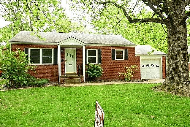 1st image of 842 Wilson Dr