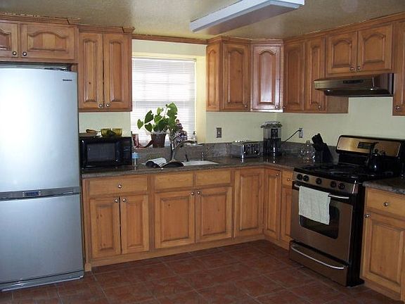 Remodeled kitchen w/custom cabinetry & granite slab counters