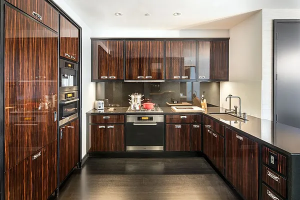 Sold by Extell Marketing Group | media 26