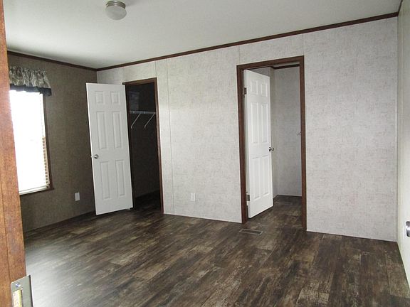4th image of 63 Pine Dr E