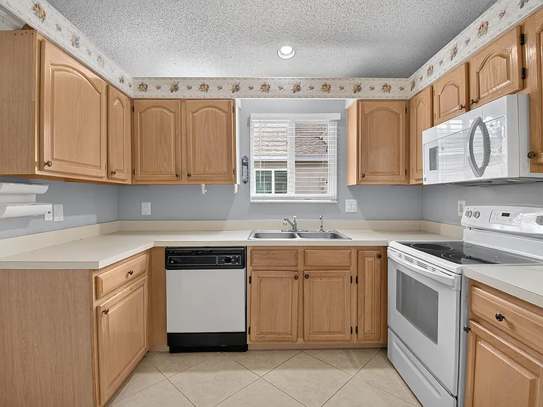 9220A Vineland Ct E — Photo 14