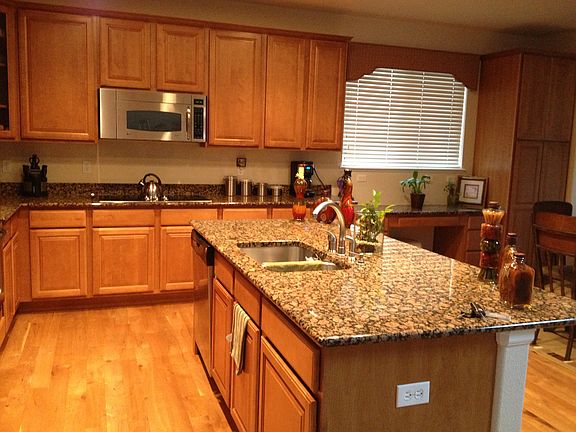 BEAUTIFUL GOURMET KITCHEN