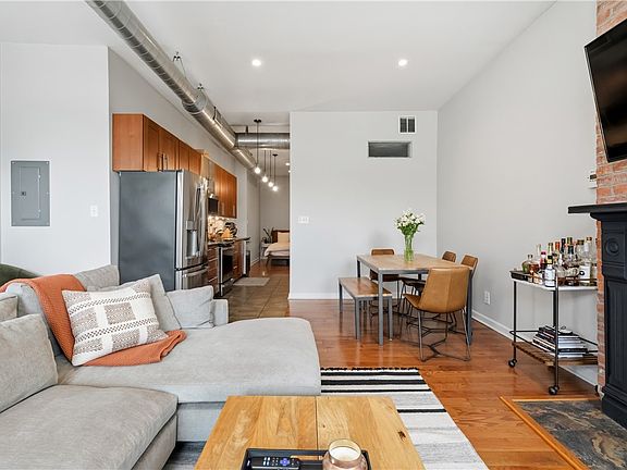 5th image of 5158 Butler St APT 1