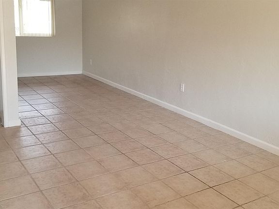 4th image of 645 W Hazelwood St #8