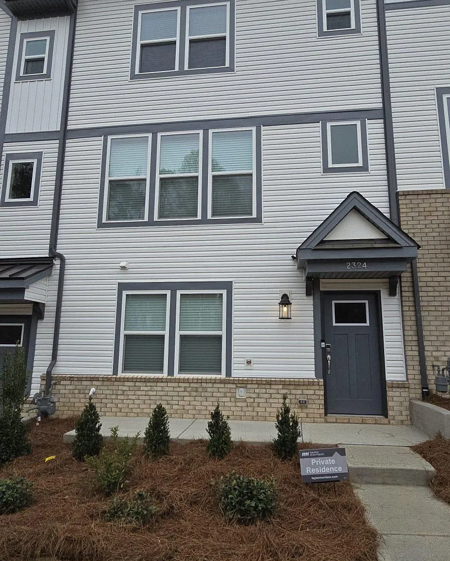4 bed, 3.5 bath, 1932 sqft, $2,500 — Photo 1