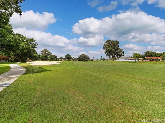 4th image of 19109 E Lake Dr