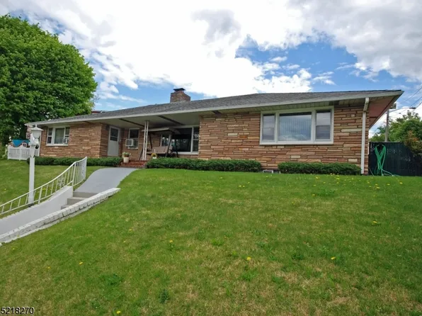 1 Pine St, Wallington, NJ 07057