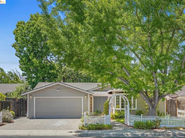 586 Leona Ln, Mountain View, CA 94040