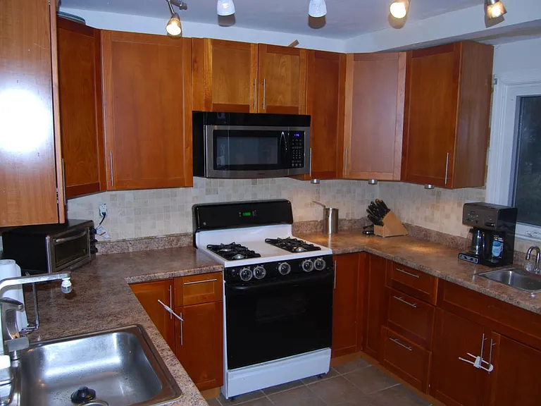 19 Enright Ave — Photo 6
