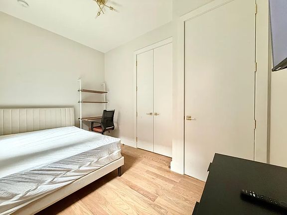 3rd image of 980 Kent Ave #2B