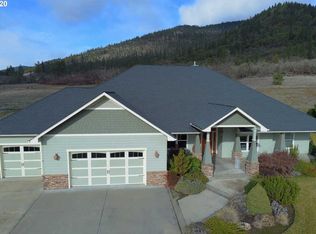 312 Crume Dr, Grants Pass, OR 97526