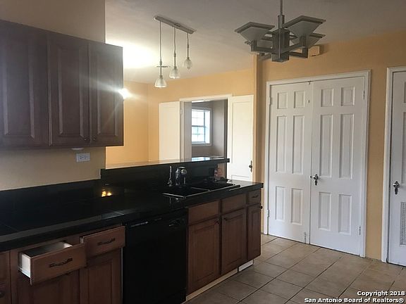 5th image of 302 Shadwell Dr