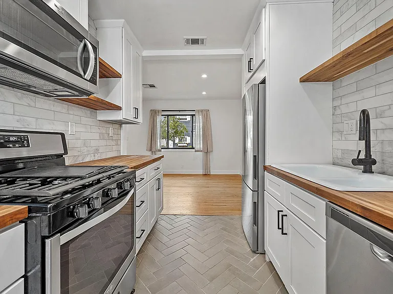 654 Ozone St #654 — Photo 8