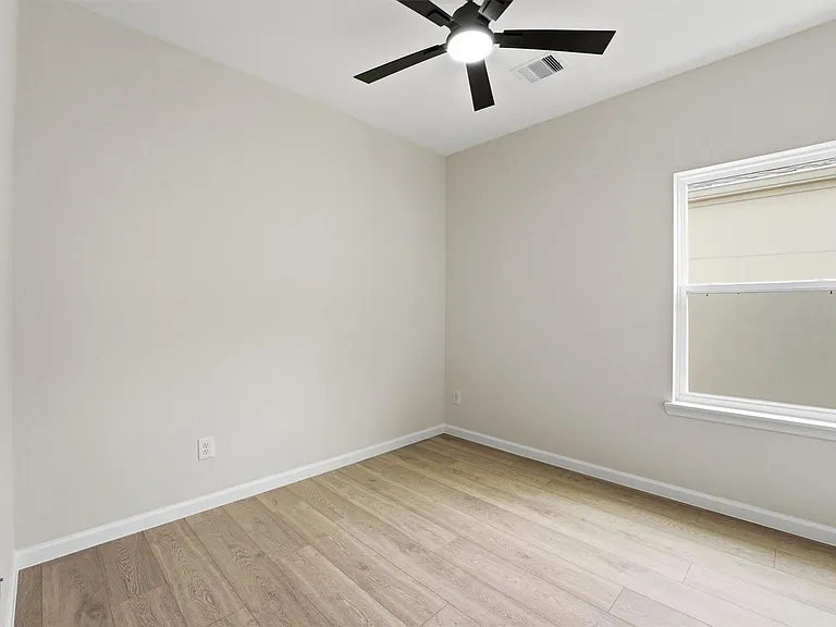 4354 Clover St #A — Photo 17