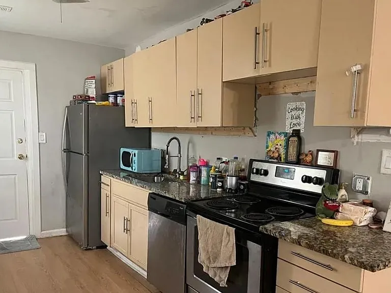106 E Old Post Rd — Photo 2